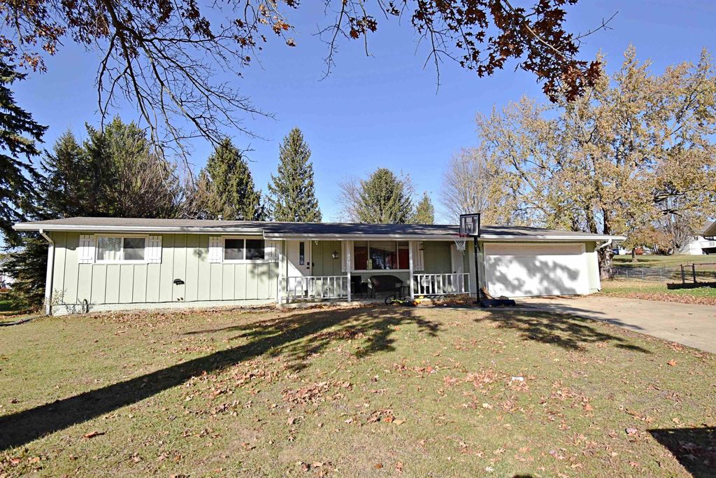 314 15th Ave. N.E., Independence, IA 50644