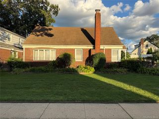 33 Ridgewood Street, Valley Stream, NY 11580