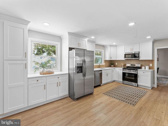 302 CORNELL AVE, Stratford, NJ 08084