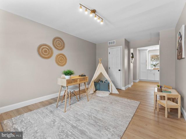 302 CORNELL AVE, Stratford, NJ 08084