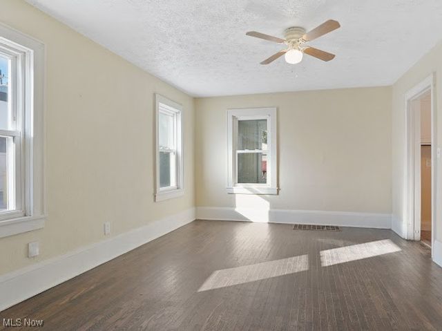 1371 Benton Street, Barberton, OH 44203