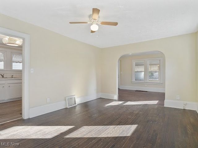 1371 Benton Street, Barberton, OH 44203