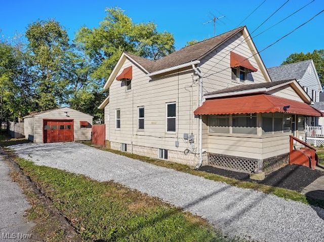 1371 Benton Street, Barberton, OH 44203