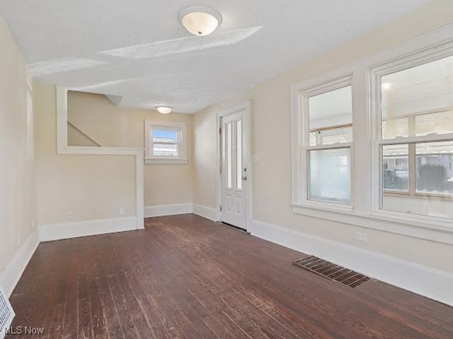 1371 Benton Street, Barberton, OH 44203