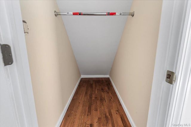 20 Alex Lane 1, Glen Cove, NY 11542