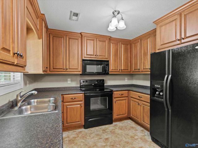 804 Charley Patterson Road, New Market, AL 35761