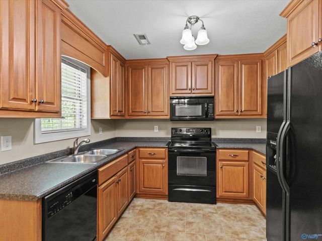 804 Charley Patterson Road, New Market, AL 35761