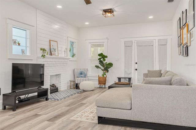 303 W CURTIS STREET, Tampa, FL 33603