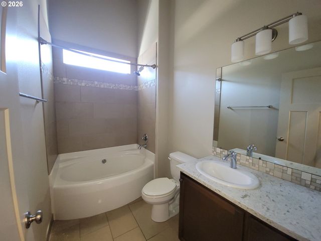 10727 Ne 107TH Way, Vancouver, WA 98662