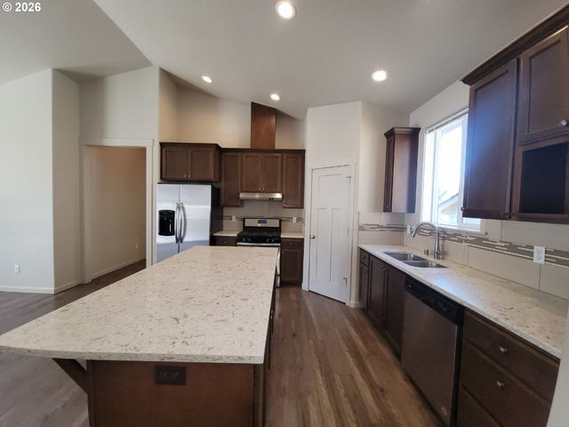 10727 Ne 107TH Way, Vancouver, WA 98662