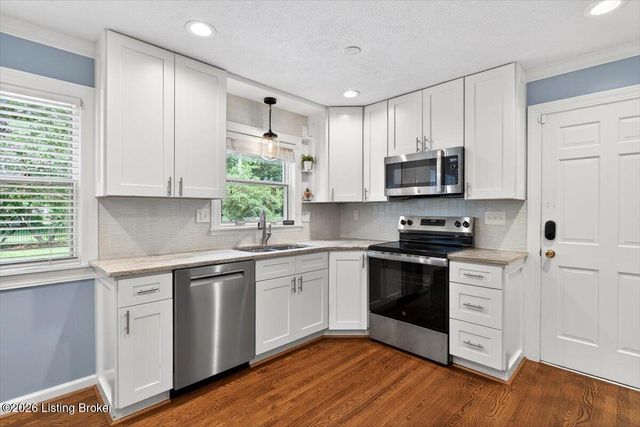 3907 Burning Bush Rd, Louisville, KY 40241