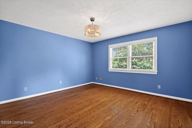 3907 Burning Bush Rd, Louisville, KY 40241