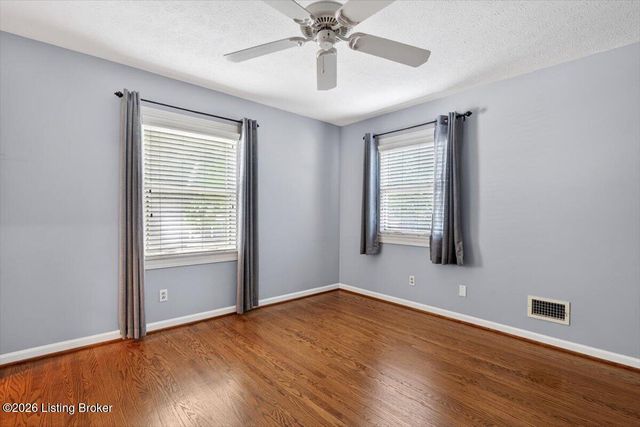 3907 Burning Bush Rd, Louisville, KY 40241