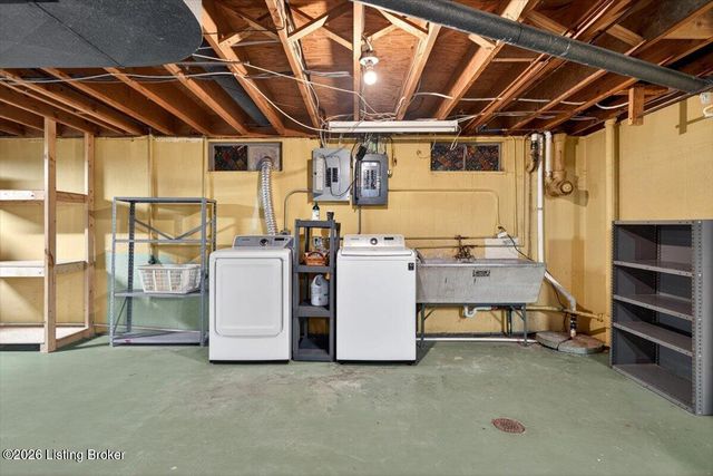 3907 Burning Bush Rd, Louisville, KY 40241
