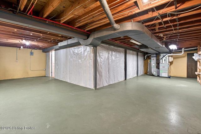 3907 Burning Bush Rd, Louisville, KY 40241