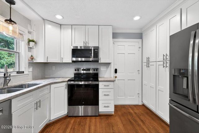 3907 Burning Bush Rd, Louisville, KY 40241