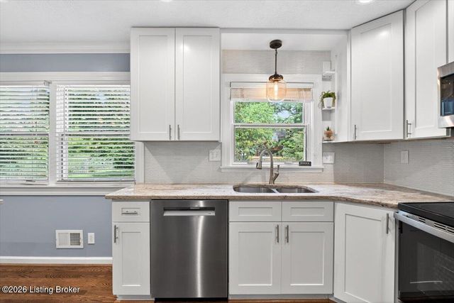 3907 Burning Bush Rd, Louisville, KY 40241