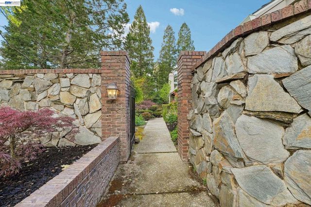 11 Tennis Club Drive, Danville, CA 94506