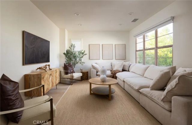 93 Parson Brown, Irvine, CA 92618