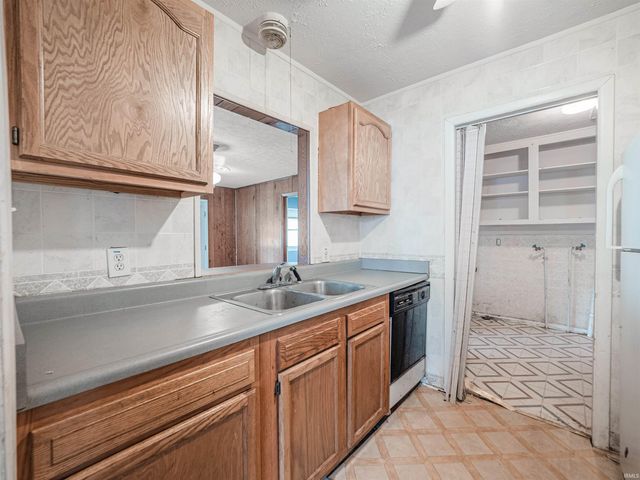 2063 E Columbia Street, Evansville, IN 47711