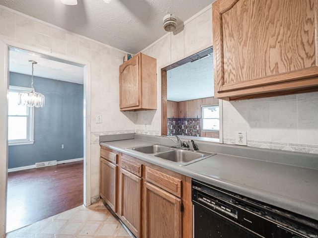 2063 E Columbia Street, Evansville, IN 47711