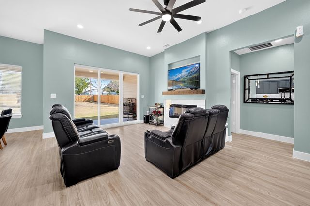 1930 Houston Street, Grand Prairie, TX 75050