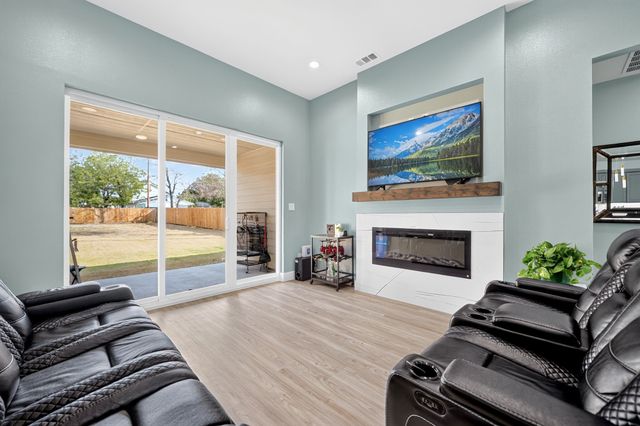 1930 Houston Street, Grand Prairie, TX 75050