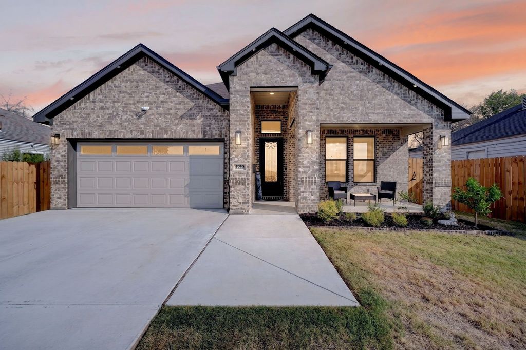 1930 Houston Street, Grand Prairie, TX 75050