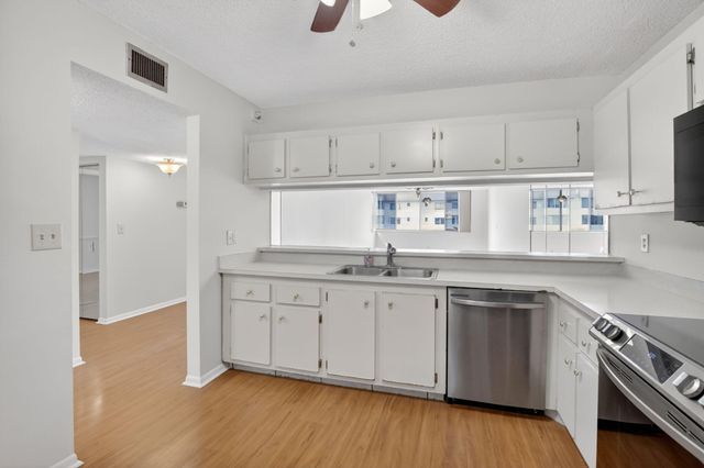 8030 Hampton Boulevard 414, North Lauderdale, FL 33068