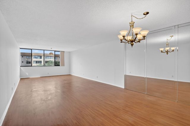 8030 Hampton Boulevard 414, North Lauderdale, FL 33068