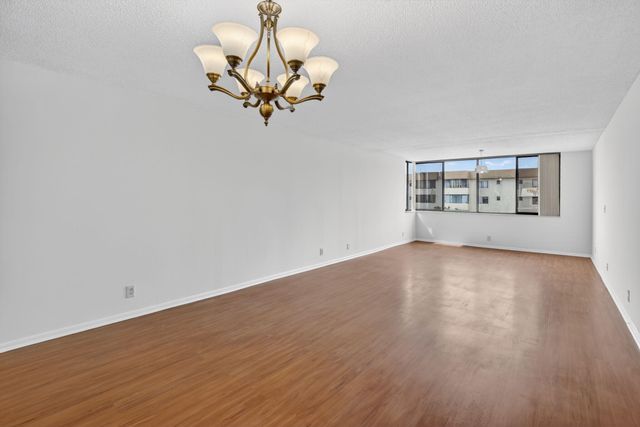 8030 Hampton Boulevard 414, North Lauderdale, FL 33068