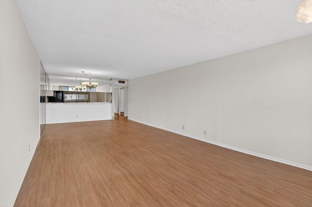 8030 Hampton Boulevard 414, North Lauderdale, FL 33068
