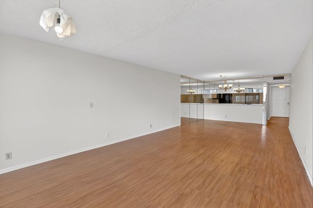 8030 Hampton Boulevard 414, North Lauderdale, FL 33068