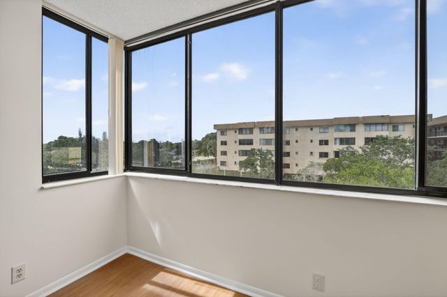 8030 Hampton Boulevard 414, North Lauderdale, FL 33068