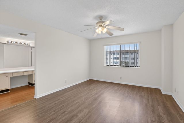 8030 Hampton Boulevard 414, North Lauderdale, FL 33068