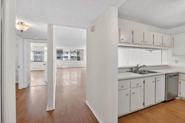 8030 Hampton Boulevard 414, North Lauderdale, FL 33068