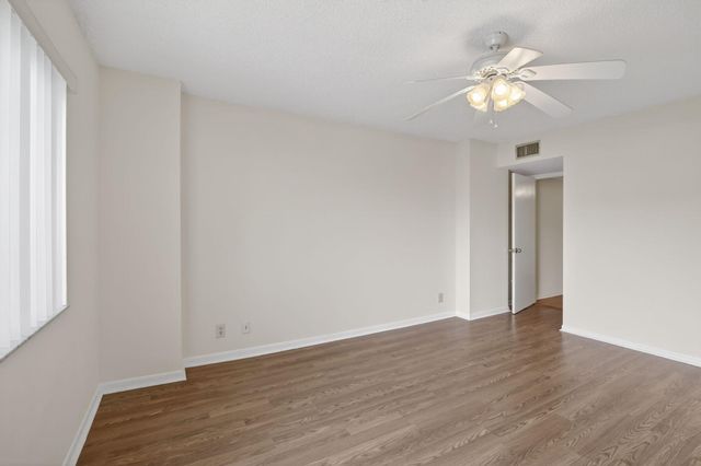 8030 Hampton Boulevard 414, North Lauderdale, FL 33068