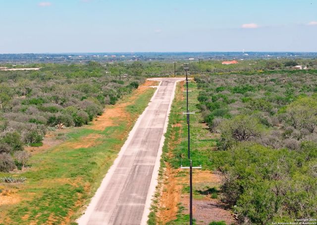 129 CR 2644, Moore, TX 78057