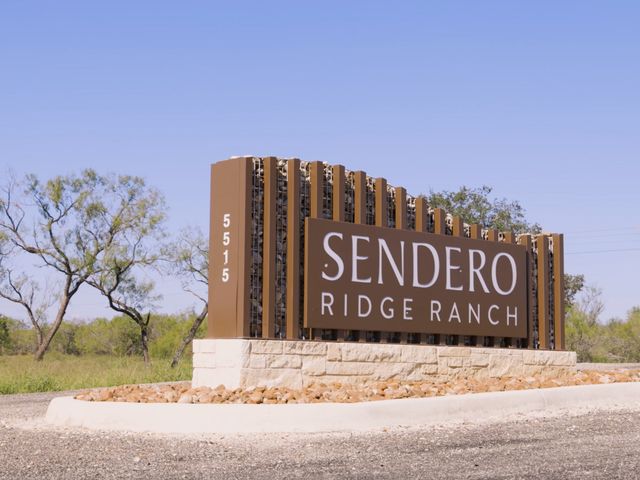 129 CR 2644, Moore, TX 78057
