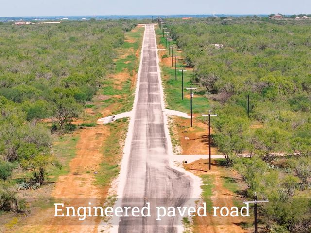 129 CR 2644, Moore, TX 78057