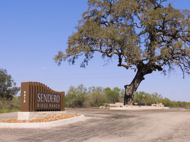 129 CR 2644, Moore, TX 78057