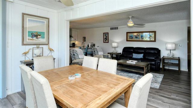 6044 W PEPPERTREE WAY 233B, Sarasota, FL 34242