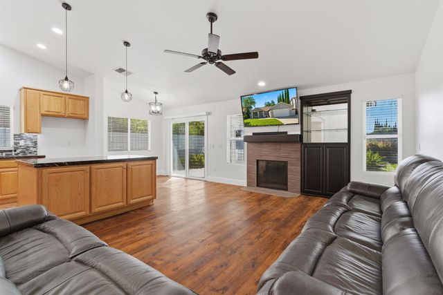 2338 Carol Ann Dr, Tracy, CA 95377