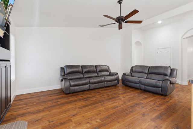 2338 Carol Ann Dr, Tracy, CA 95377