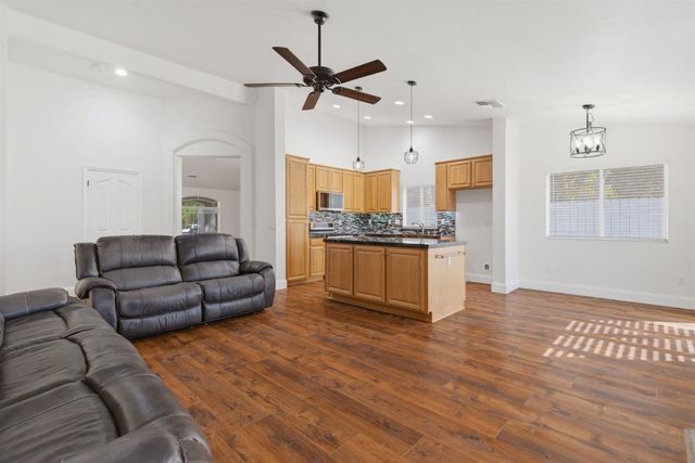 2338 Carol Ann Dr, Tracy, CA 95377