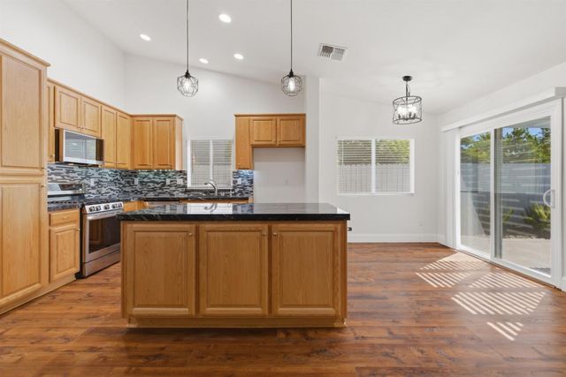 2338 Carol Ann Dr, Tracy, CA 95377