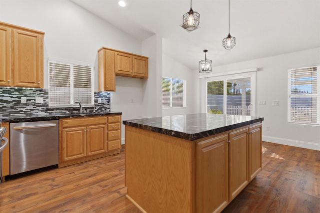 2338 Carol Ann Dr, Tracy, CA 95377