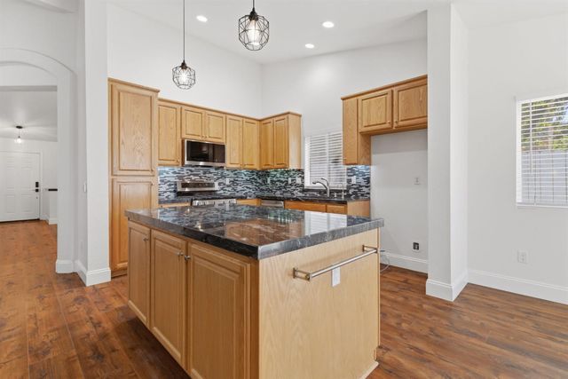 2338 Carol Ann Dr, Tracy, CA 95377