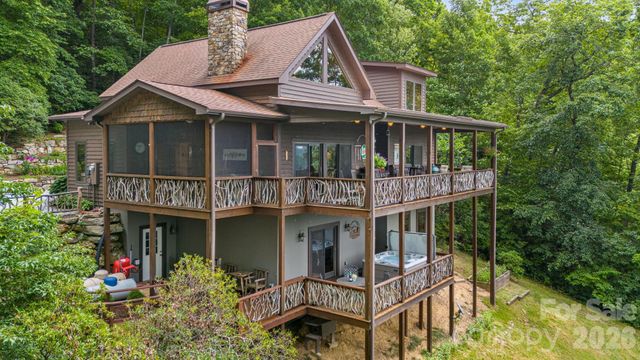 138 Bear Paw Drive, Brevard, NC 28712