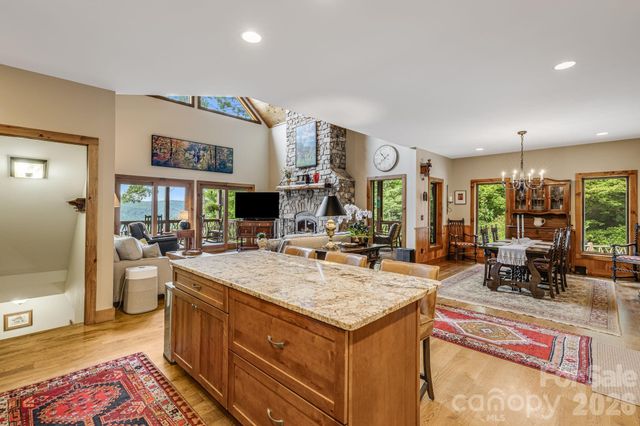138 Bear Paw Drive, Brevard, NC 28712